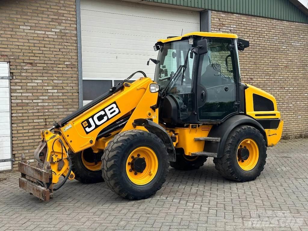 JCB TM220 SV A テレスコピックホイールローダー