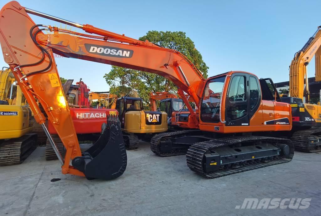 Doosan DX 225 LC 大型油圧ショベル12t以上（パワーショベル・ユンボ）