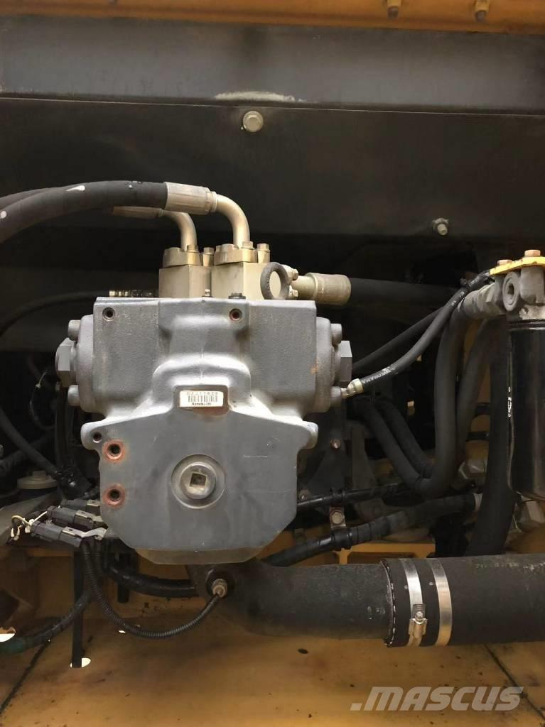 Komatsu 200-7 大型油圧ショベル12t以上（パワーショベル・ユンボ）