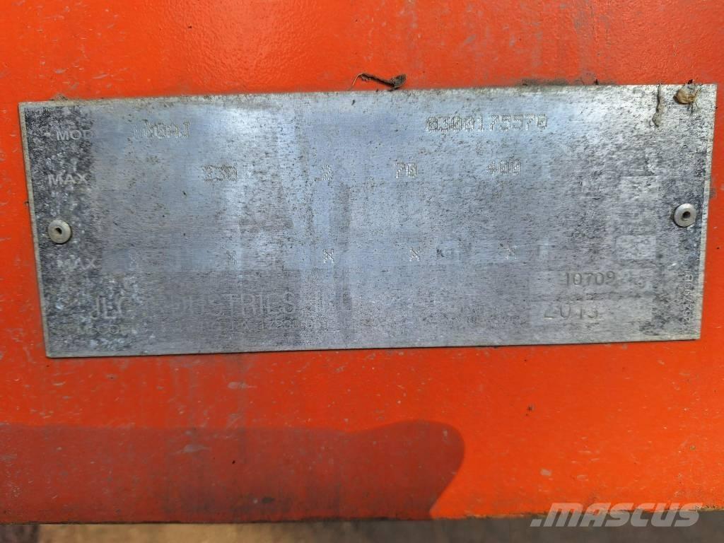 JLG 600AJ ブームリフト　屈伸型