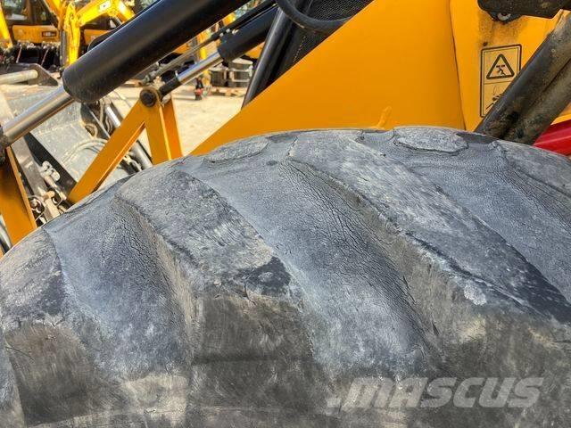 JCB 4CX AEC バックホーローダー