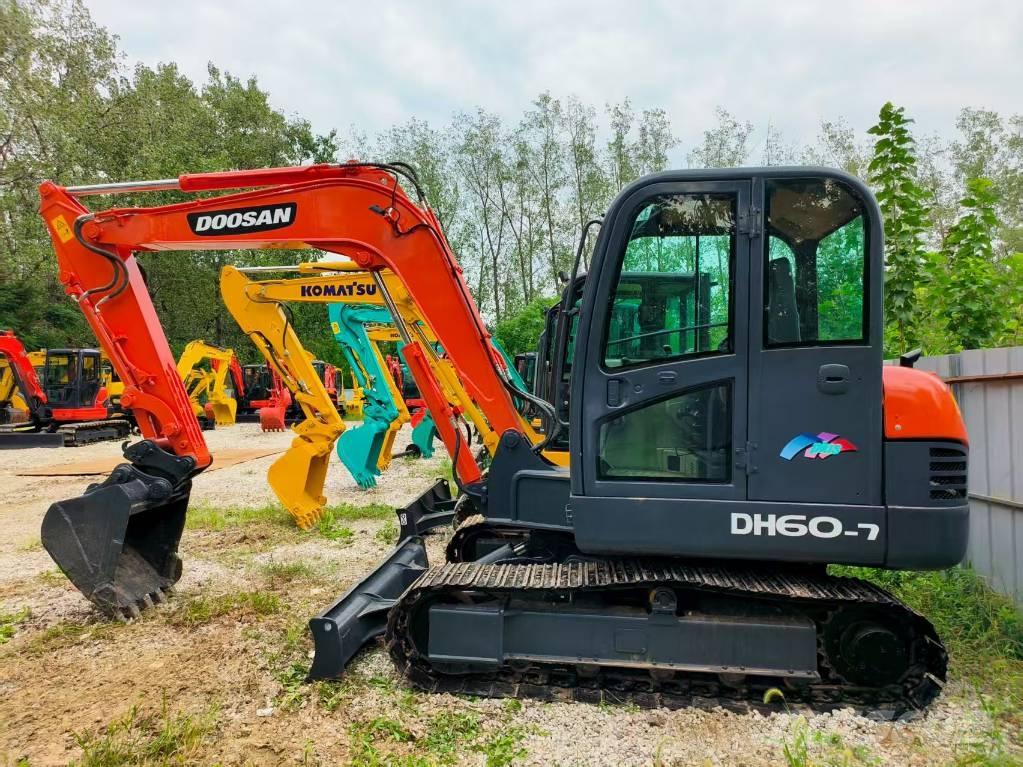 Doosan DH 60 ミニ油圧ショベル 7t以下（ミニユンボ・ミニディガー）