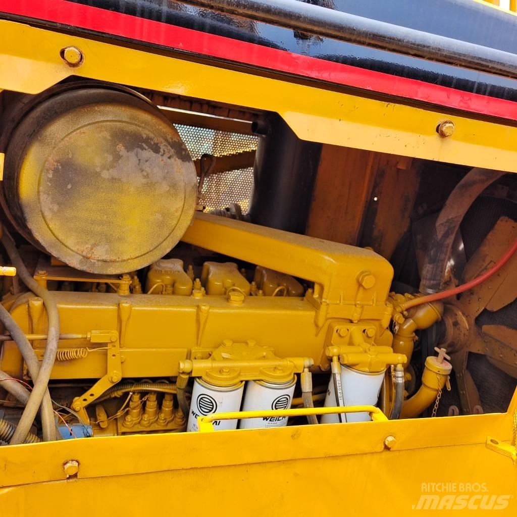 CAT D 7 R ブルドーザー