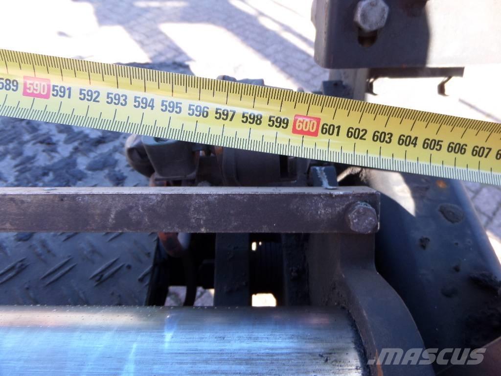 Dynapac F 30 CR アスファルトフィニッシャ