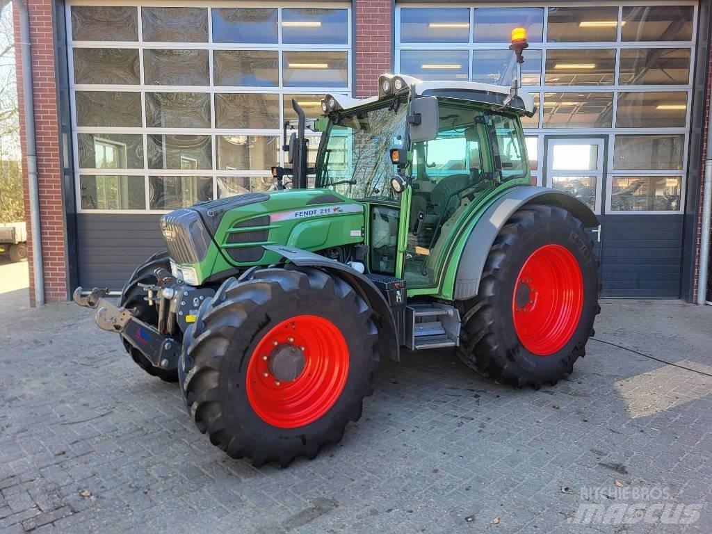 Fendt 211 Vario TMS トラクター