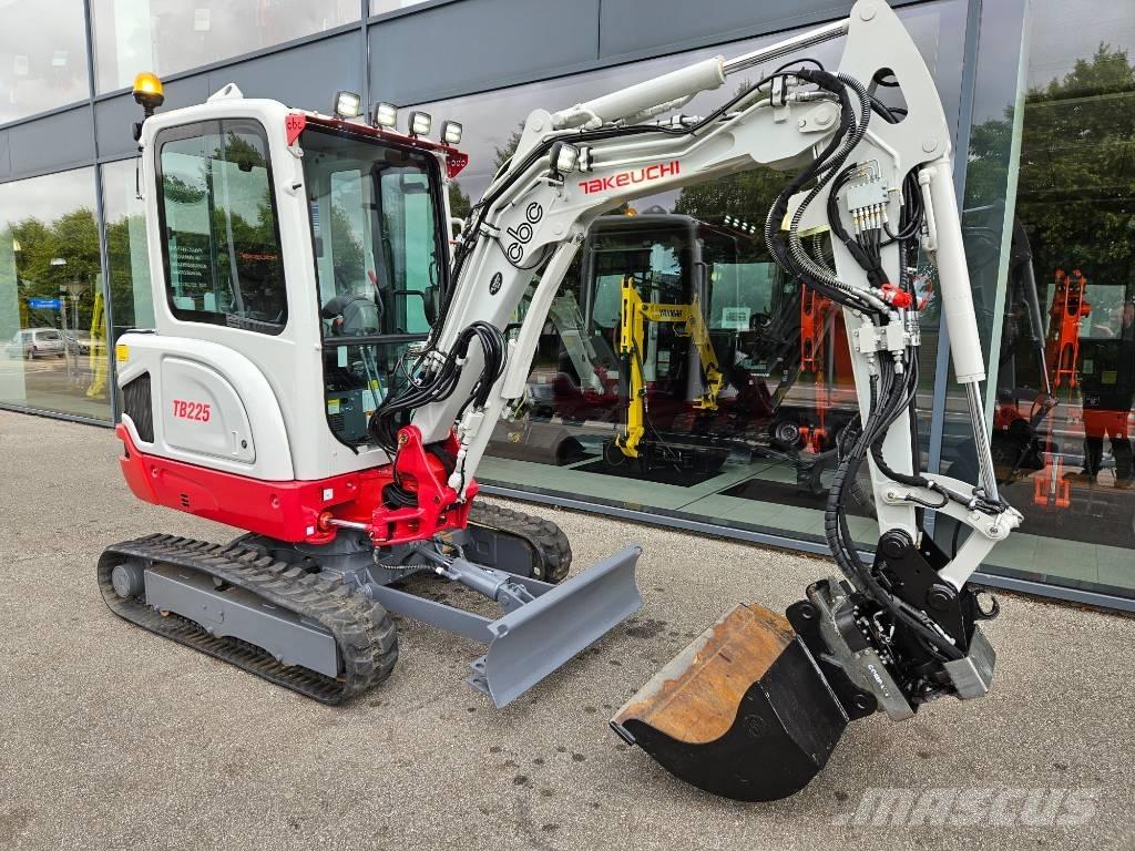 Takeuchi TB 225 ミニ油圧ショベル 7t以下（ミニユンボ・ミニディガー）