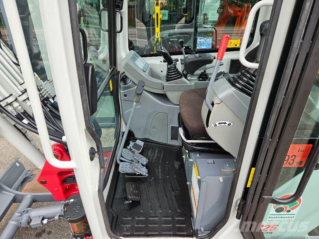 Takeuchi TB 225 ミニ油圧ショベル 7t以下（ミニユンボ・ミニディガー）
