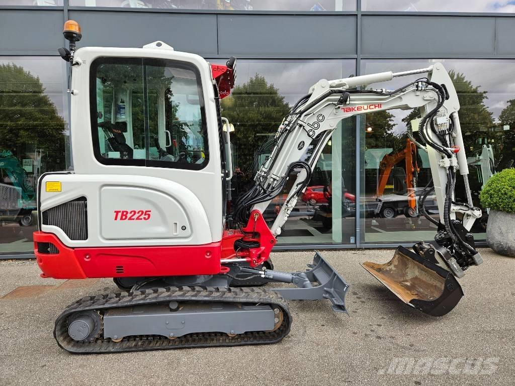 Takeuchi TB 225 ミニ油圧ショベル 7t以下（ミニユンボ・ミニディガー）