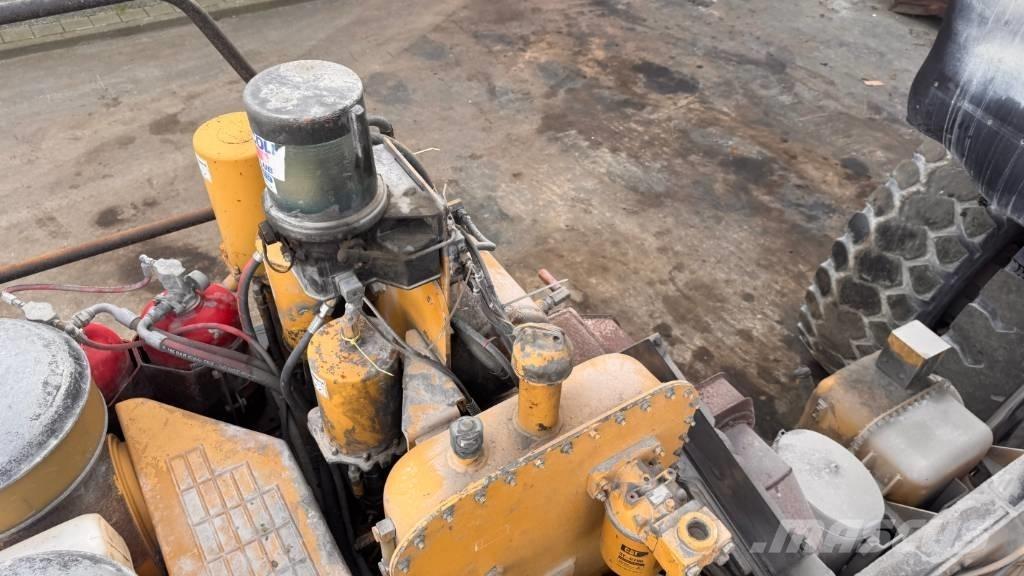 CAT 775 D リジットフレーム式ダンプトラック