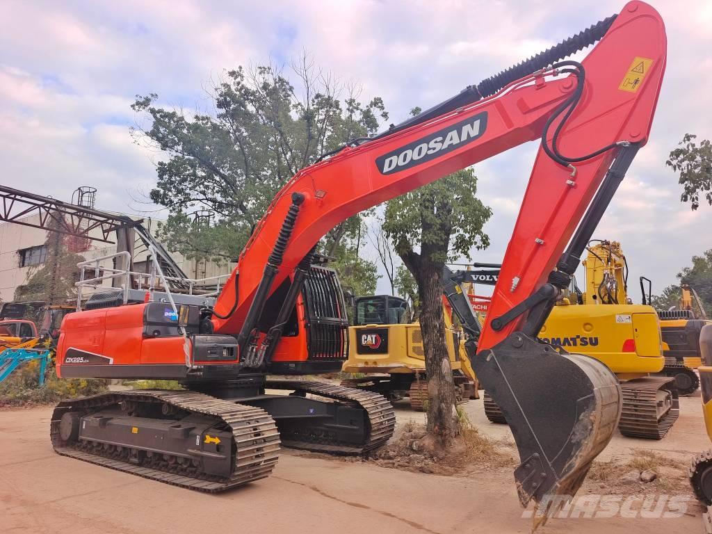 Doosan DX 225 大型油圧ショベル12t以上（パワーショベル・ユンボ）