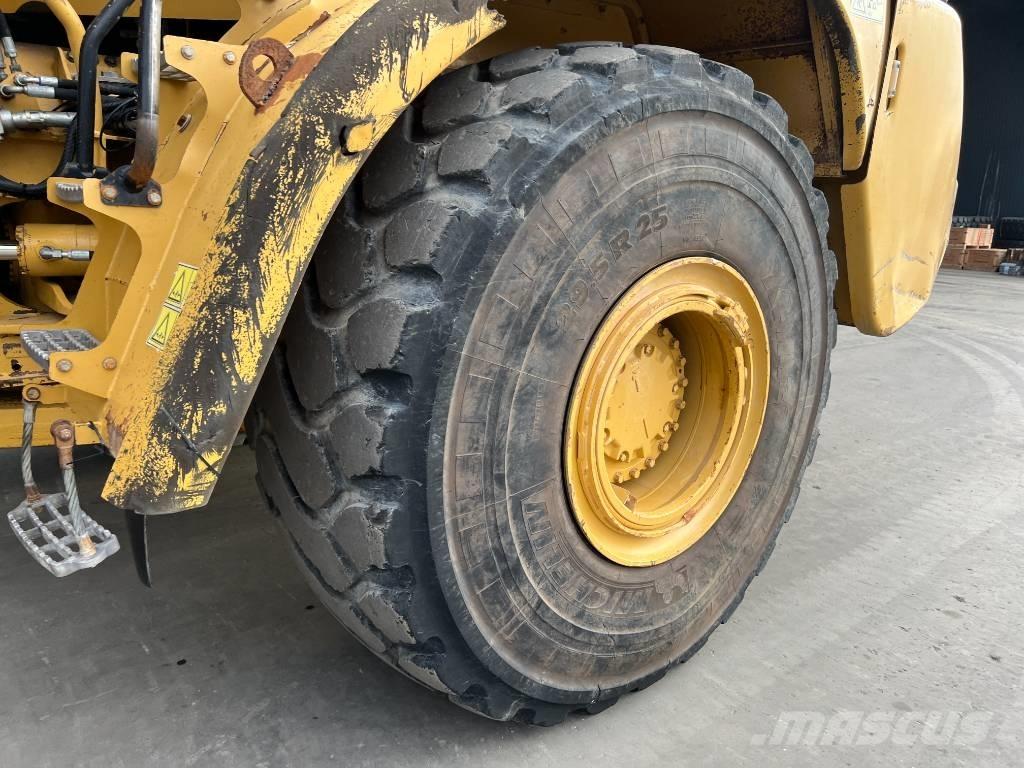 CAT 740 アーティキュレート式ダンプトラック