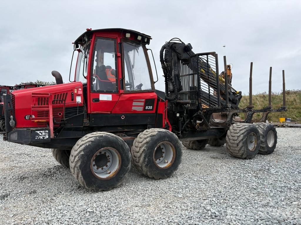 Komatsu 835 フォワーダー