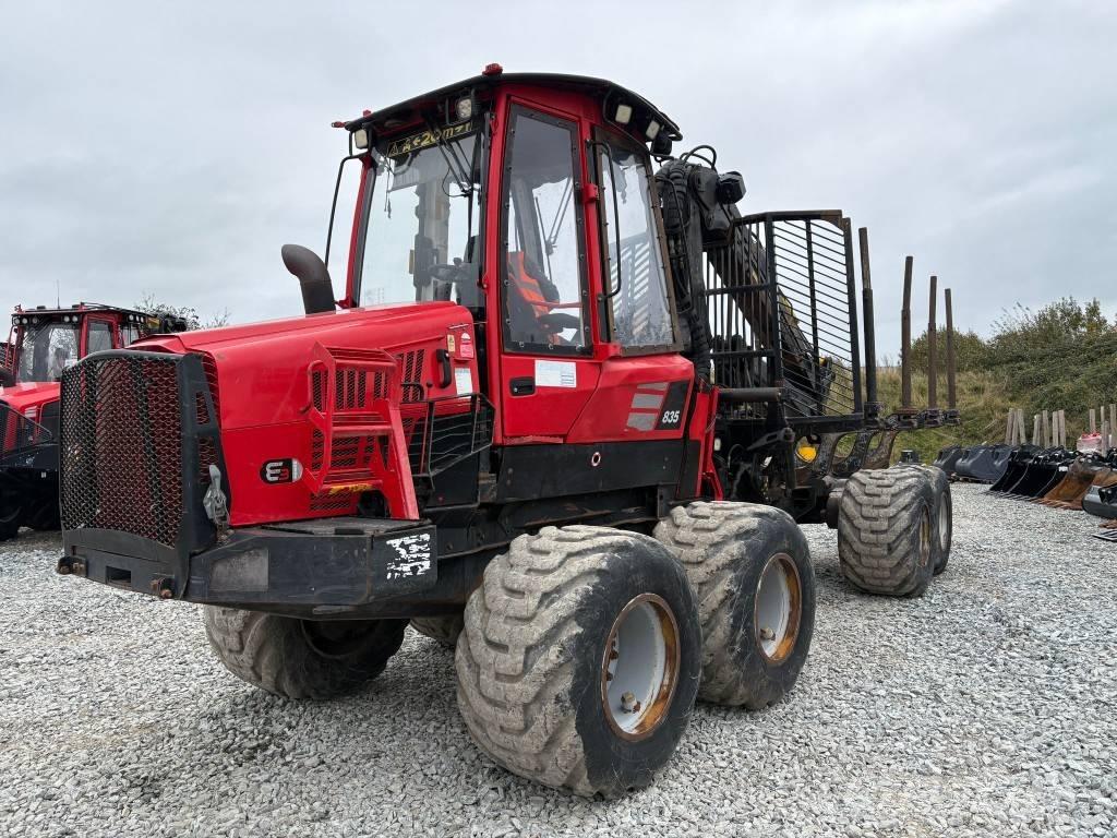 Komatsu 835 フォワーダー