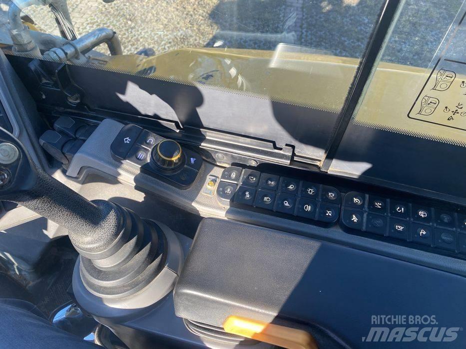 JCB W 110 Hydradig ホイール式油圧ショベル（パワーショベル・ユンボ・バックホー）