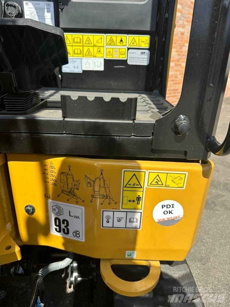 CAT 301.7 CR 中型油圧ショベル 7ｔ-12ｔ（ユンボ・パワーショベル・バックホー）