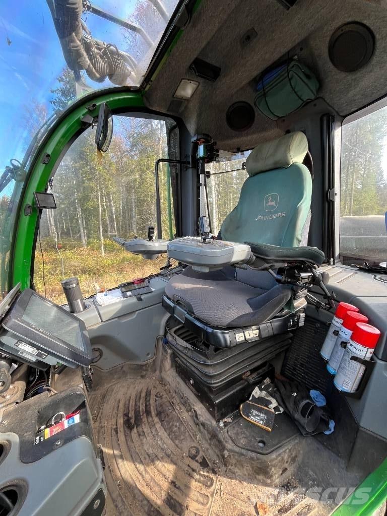 John Deere 1270G 8W ハーベスター