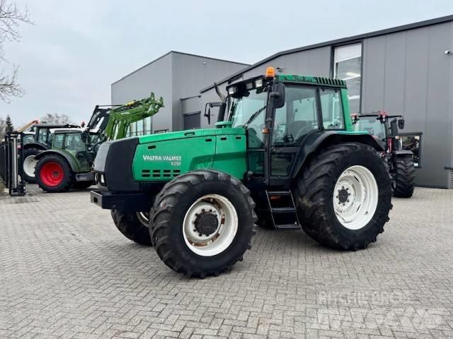 Valtra 8350 Hitech トラクター