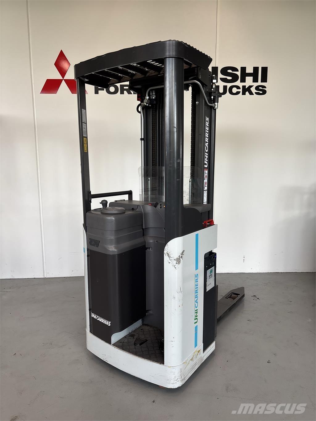 Atlet A160 自走式スタッカー