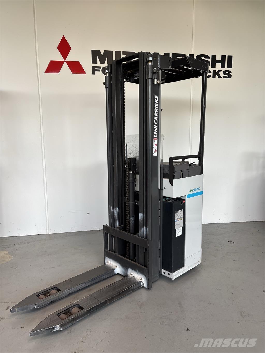 Atlet A160 自走式スタッカー