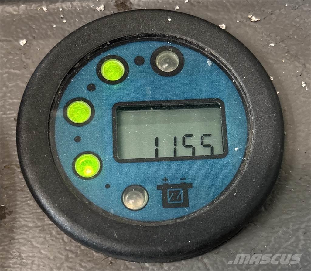 Atlet A160 自走式スタッカー
