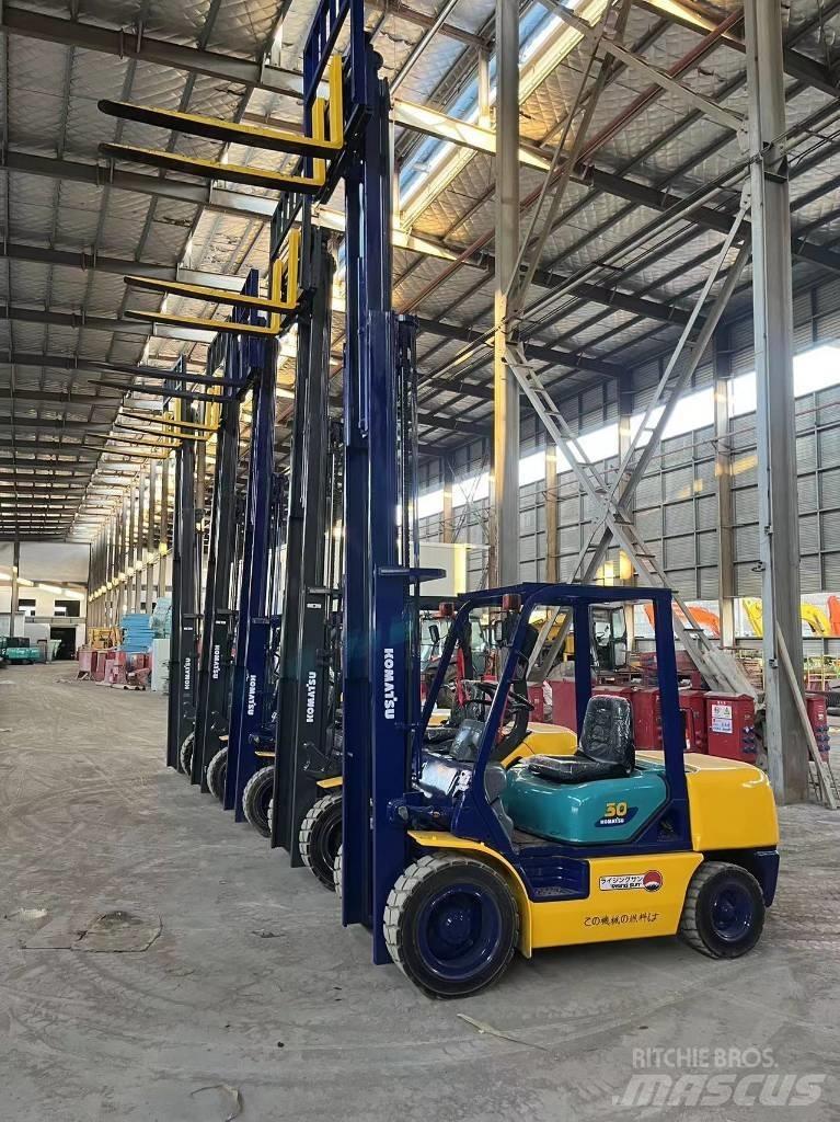 Komatsu FD 30 T-17 ディーゼル・軽油