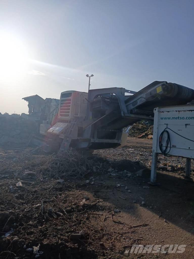 Metso 1213 自走式クラッシャー