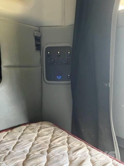 Kenworth T 680 中古トラクターヘッド | トレーラーヘッド