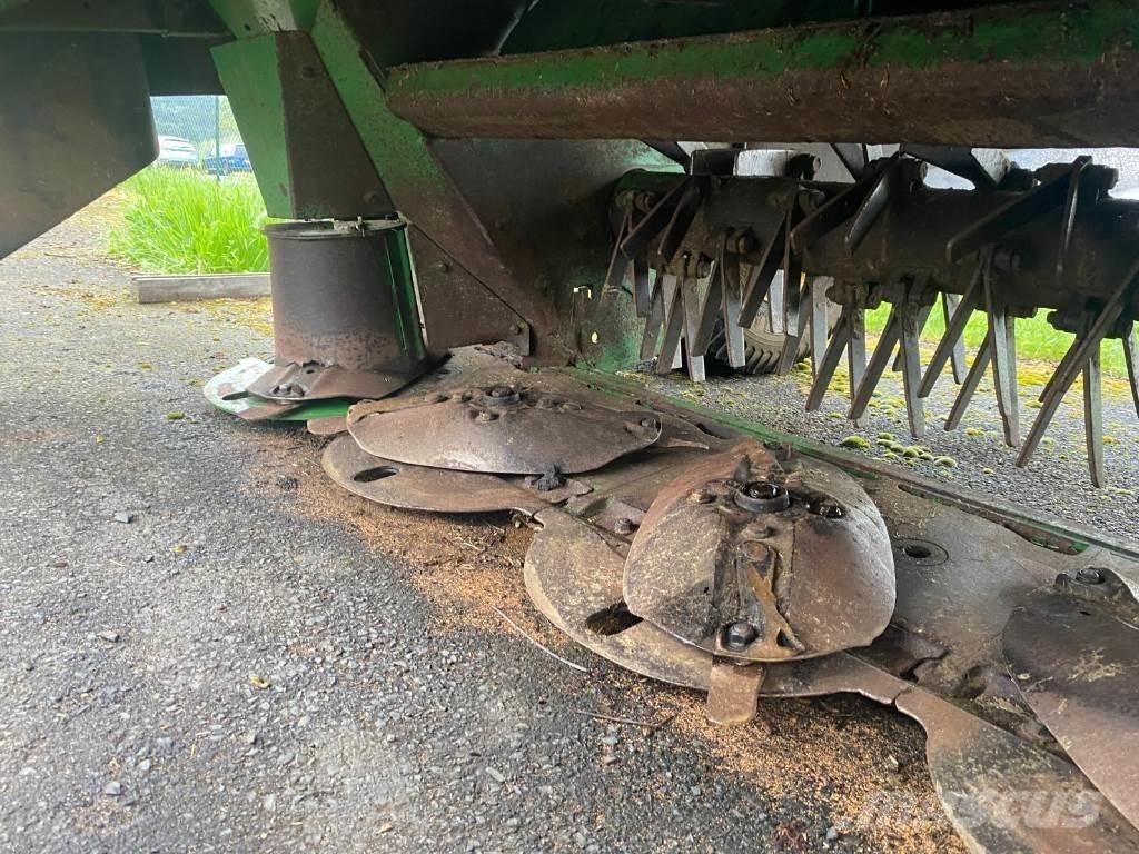 John Deere 730 牽引式モア/芝刈り機