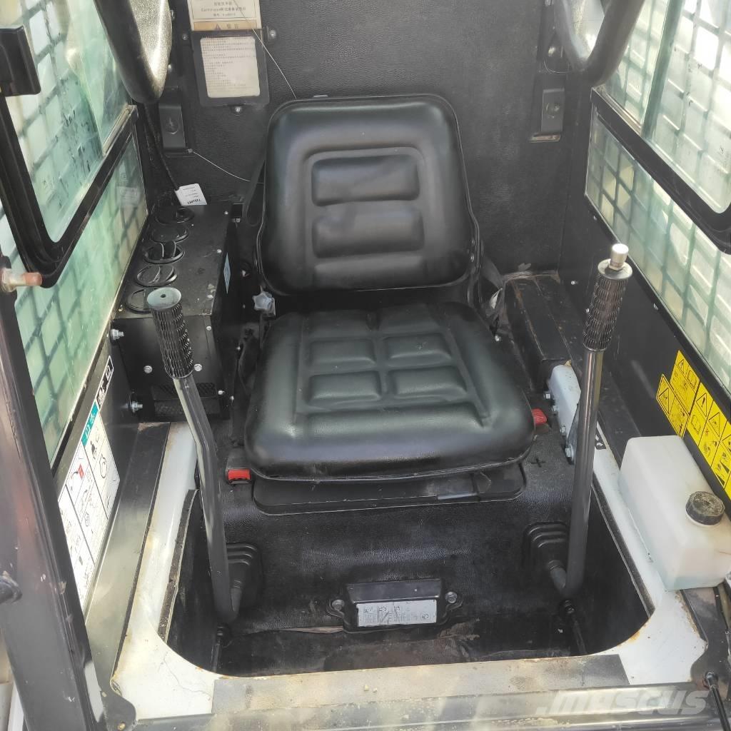 Bobcat S18 スキッドステアローダー