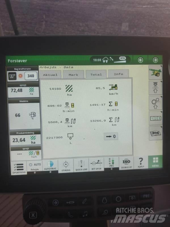 John Deere M952 牽引型スプレイヤー