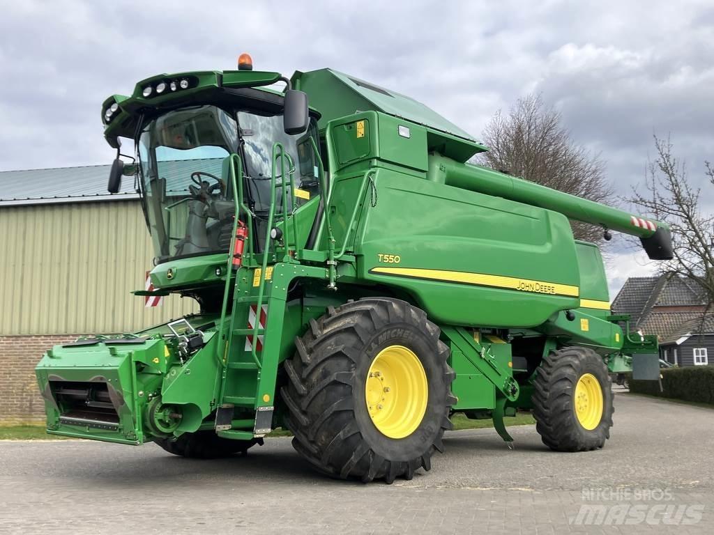 John Deere T550 コンバイン