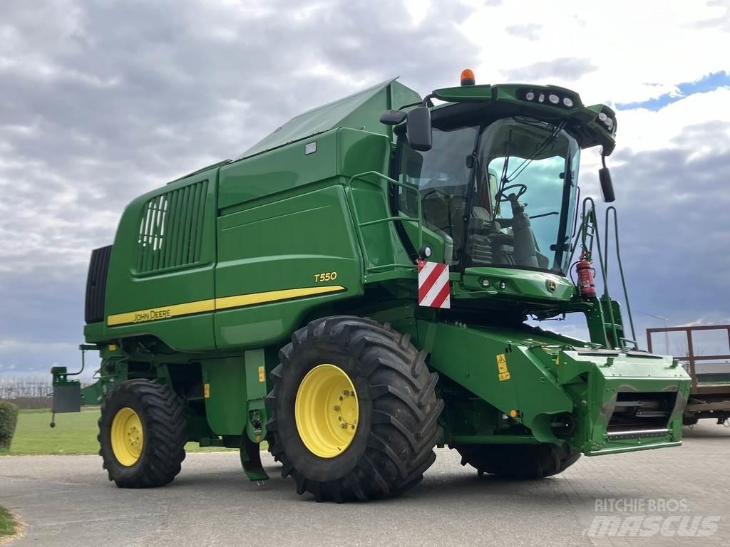 John Deere T550 コンバイン