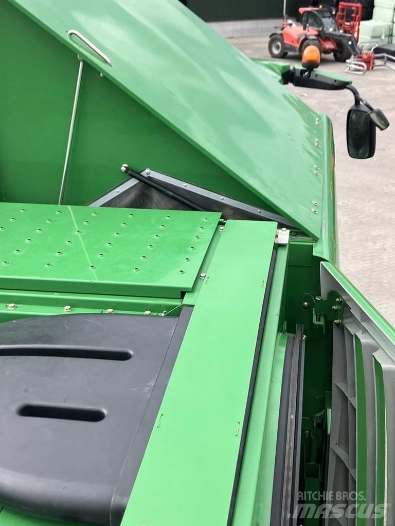 John Deere T550 コンバイン