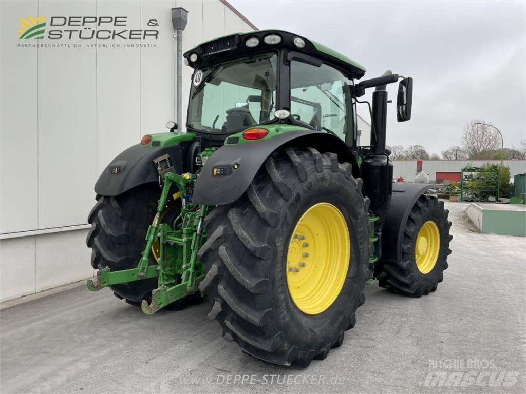 John Deere 6215R トラクター