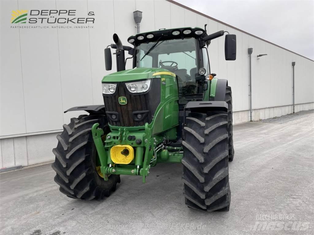 John Deere 6215R トラクター