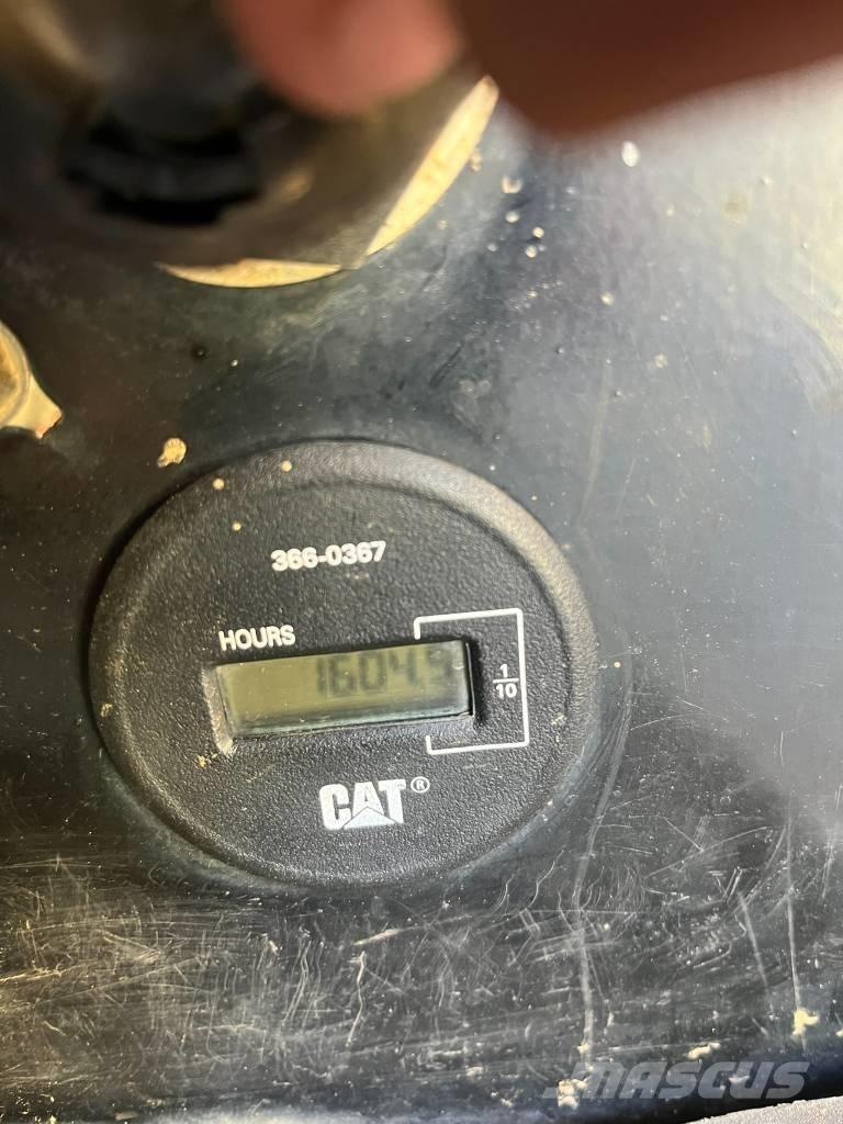 CAT 304 E 2 CR ミニ油圧ショベル 7t以下（ミニユンボ・ミニディガー）