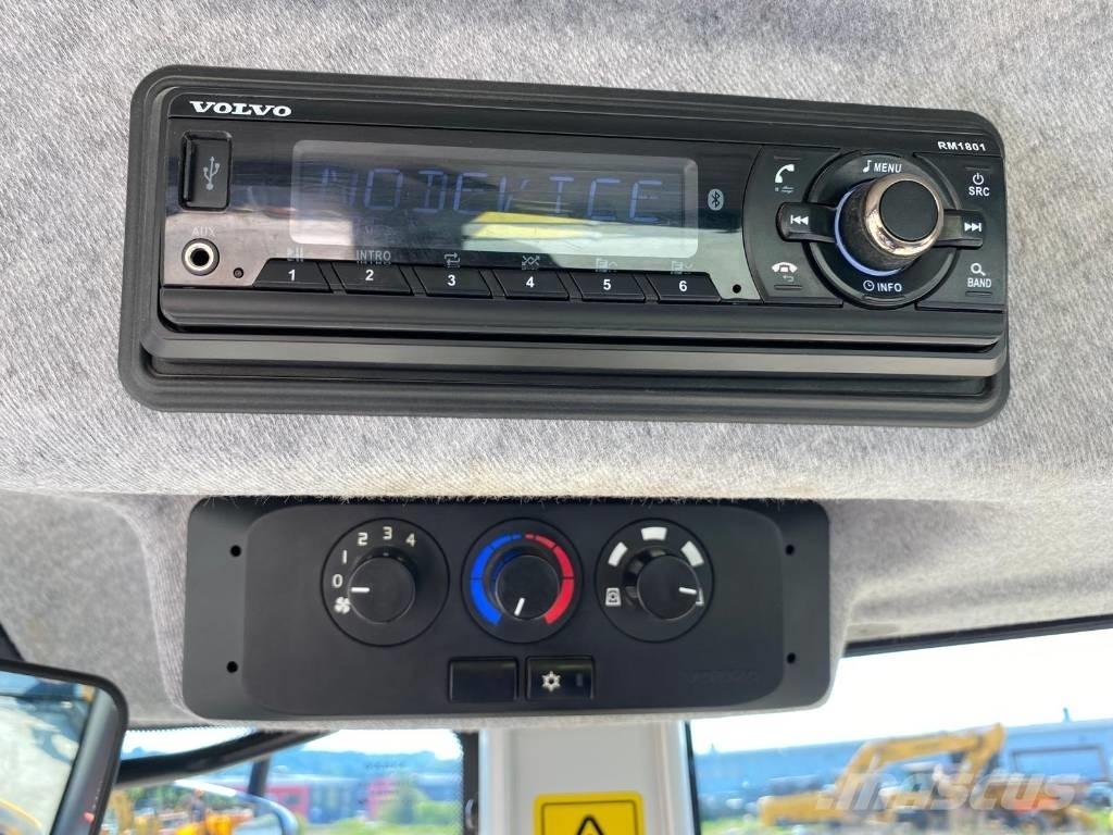 Volvo SD135B 振動ローラ