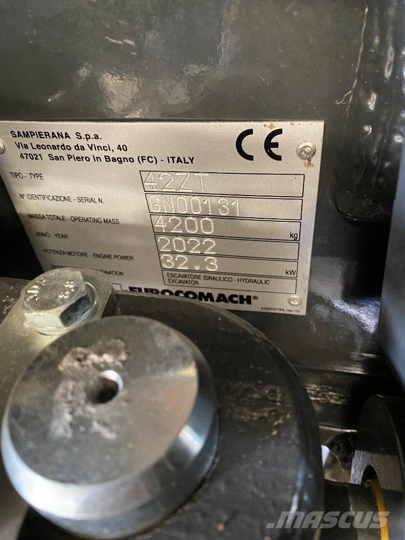 Eurocomach 42ZT ミニ油圧ショベル 7t以下（ミニユンボ・ミニディガー）