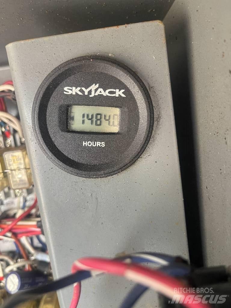SkyJack SJ 9250 RT シザースリフト