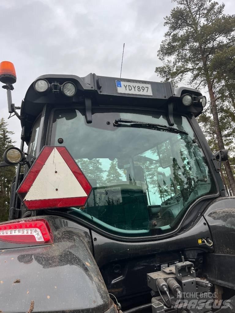 Valtra T 214 D トラクター