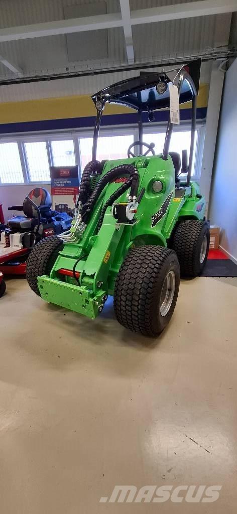 Avant 528 多目的ローダー