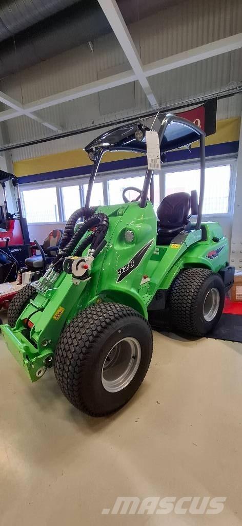Avant 528 多目的ローダー