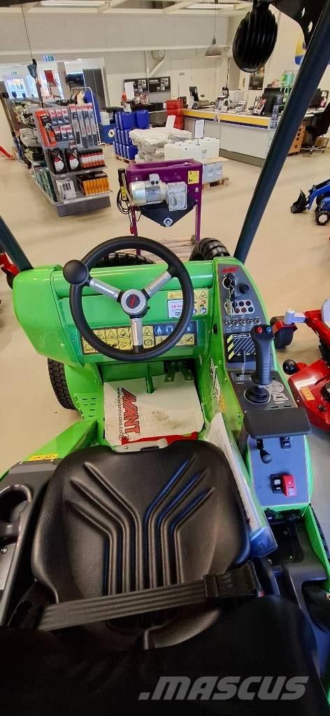 Avant 528 多目的ローダー