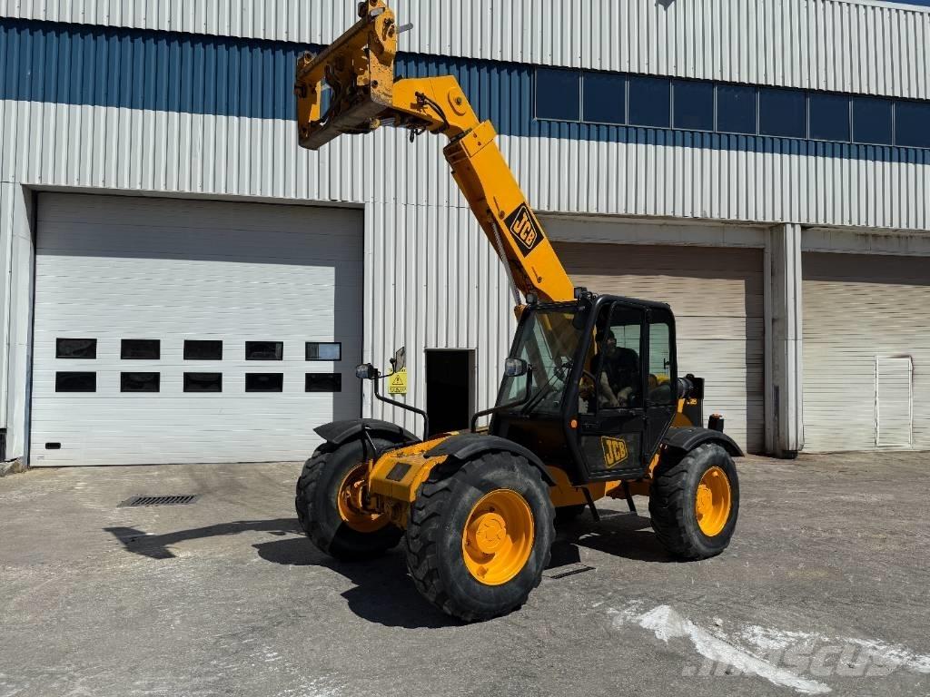 JCB 528-70 テレスコーピックハンドラー