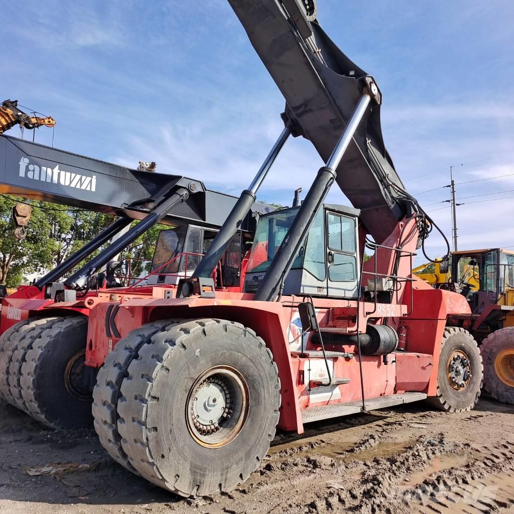 Kalmar DRF 450 リーチスタッカー