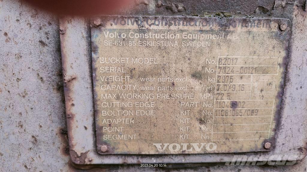 Volvo 180F バケット