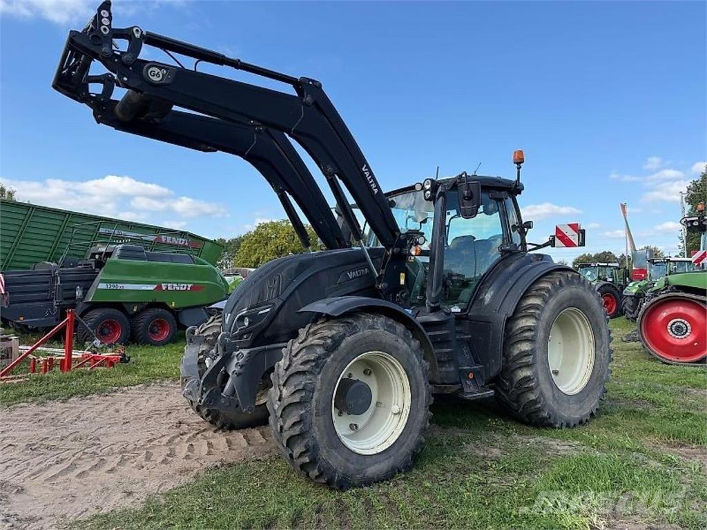 Valtra T 254 Versu トラクター