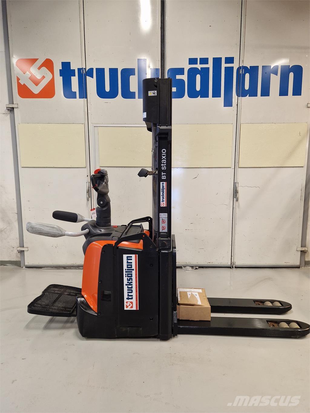 Toyota SPE120L 自走式スタッカー