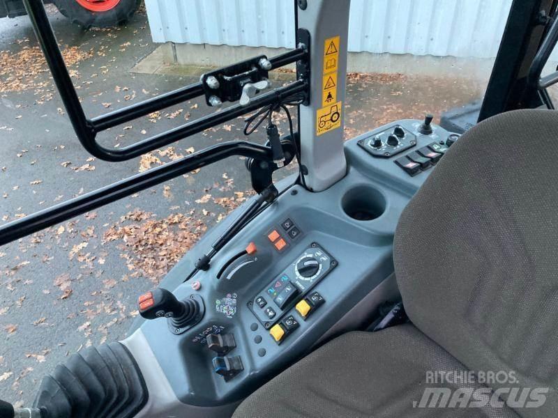 CLAAS NEXOS 240 S トラクター