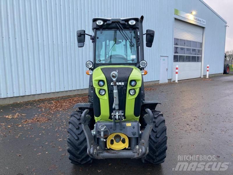 CLAAS NEXOS 240 S トラクター